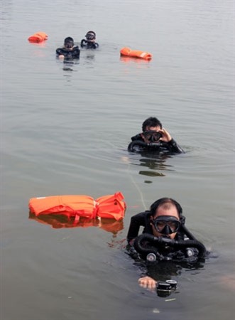 Huấn luyện thực hành bơi biển của lực lượng người nhái ở Đoàn 126 Đặc công hải quân.